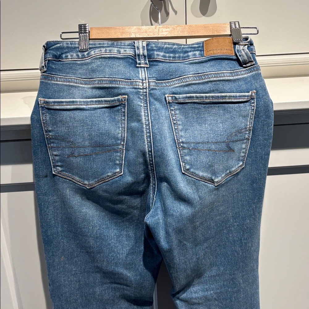 American Eagle Next Level Stretch Jeans in Super High Rise Flare. Size 8 Short. - Picture 5 of 6